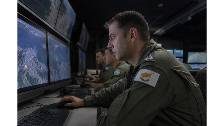 Почему американская армия позволяет иранским ракетам прорывать свою оборону?