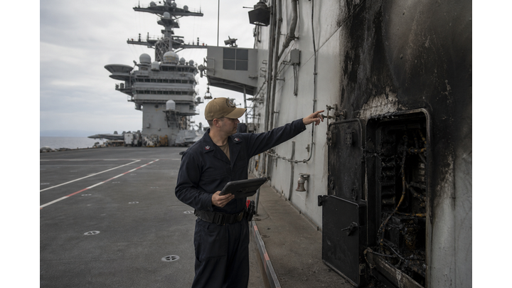 Эсминец USS Benfold вышел из строя в Южно-Китайском море