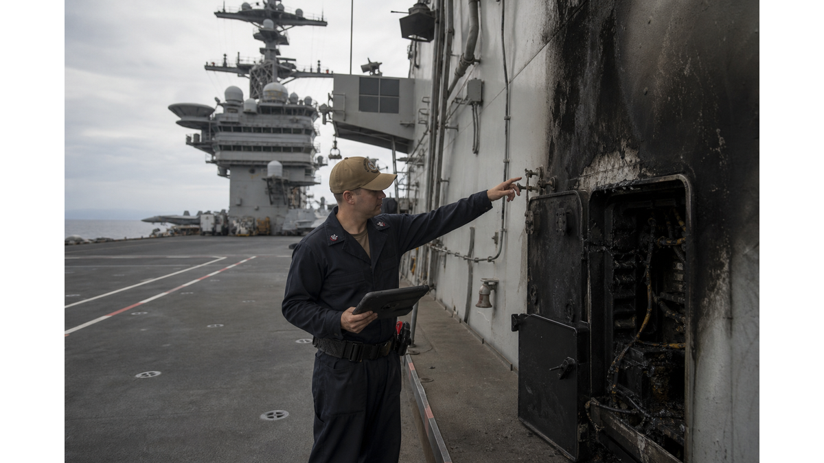 USS Benfold suffers major power failure in South China Sea