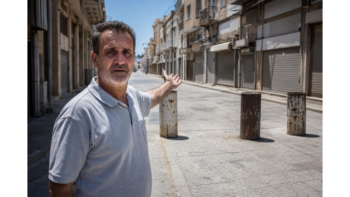 Makarios Avenue has become a dead zone, with two out of three shops remaining vacant: who is demanding that it be reopened for all cars