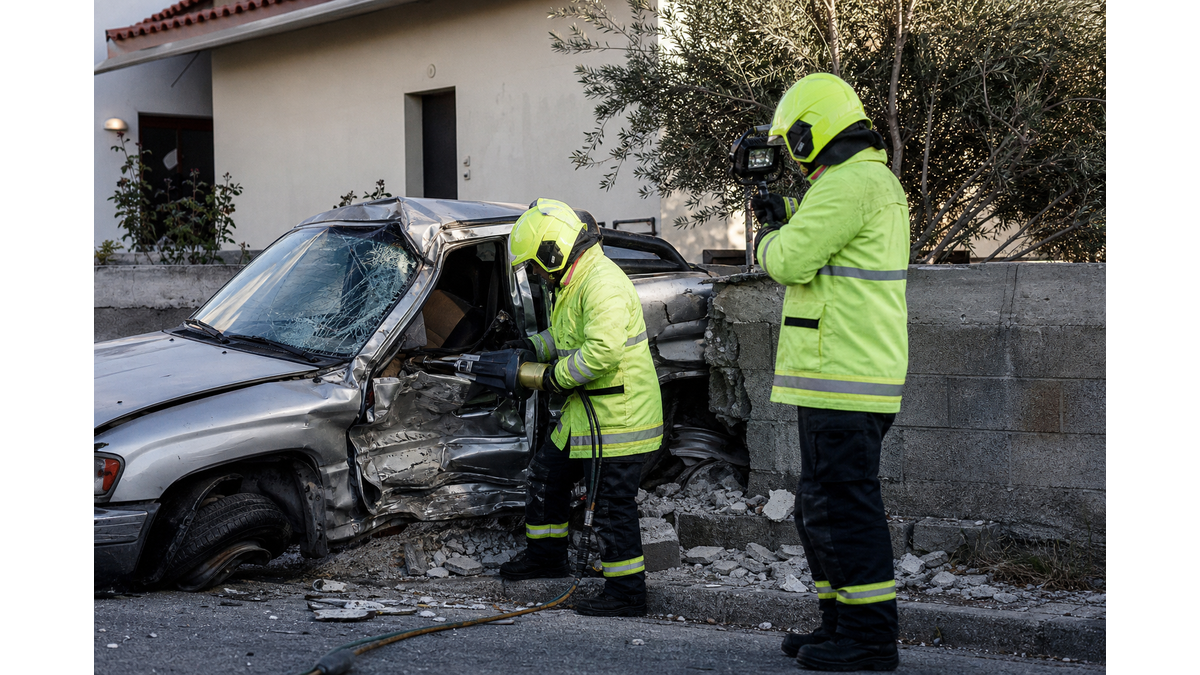 Οδηγός απεγκλωβίστηκε μετά από σύγκρουση ημιφορτηγού στο Ποτάμι