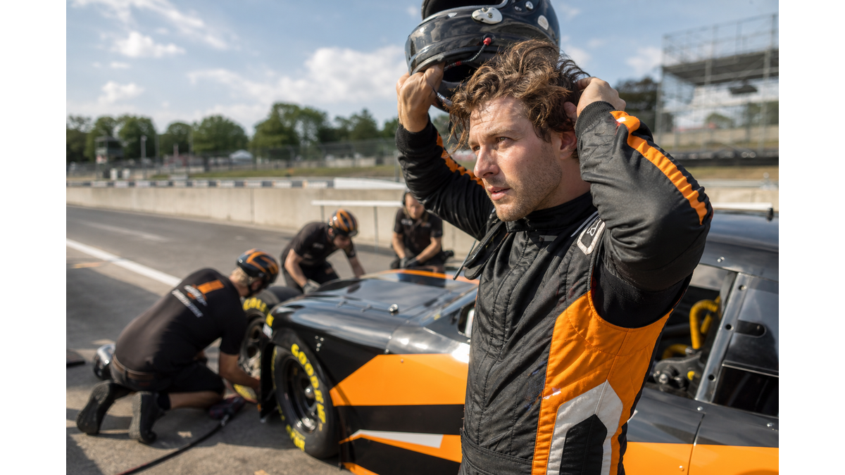 Владимирос Дзиордзис остается претендентом на титул в Nascar Whelen Euro Series