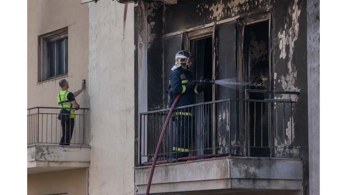 Body found following apartment fire in Neo Kosmos, Athens