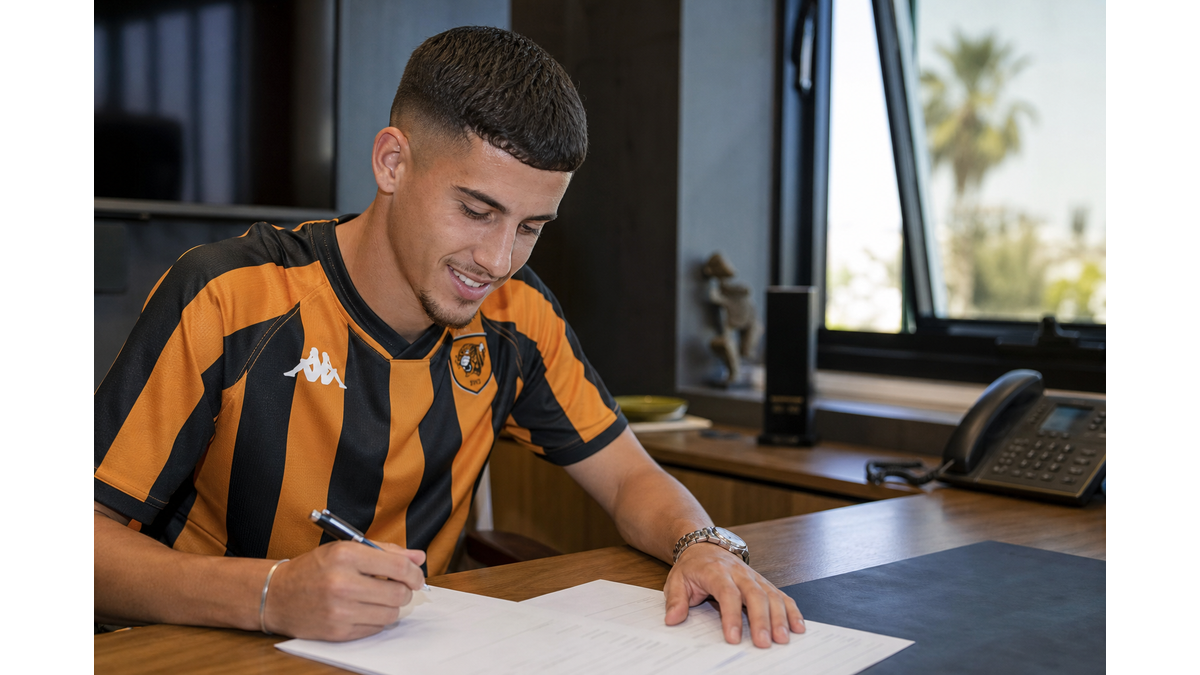 Christos Mouzakitis completes transfer to Hull City