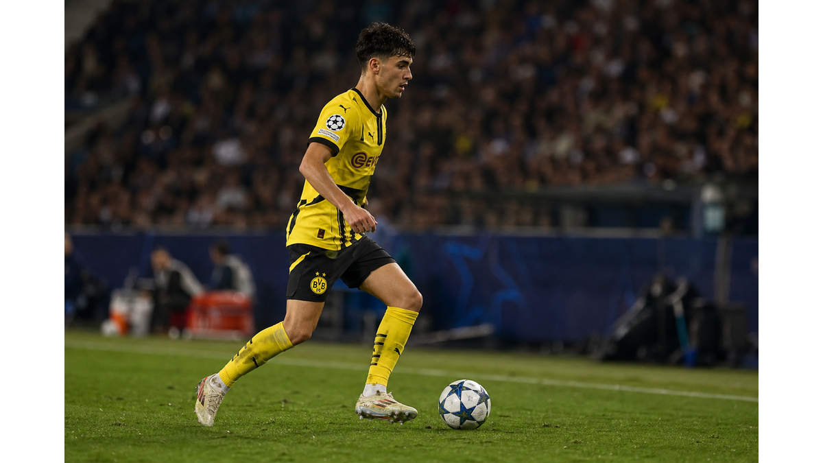 Konstantinos Karetsas collapses during Champions League debut