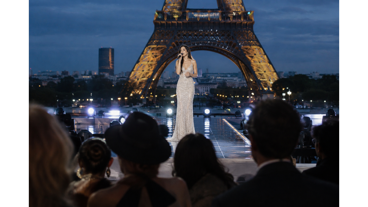 Celine Dion makes surprise performance at Paris Fashion Week