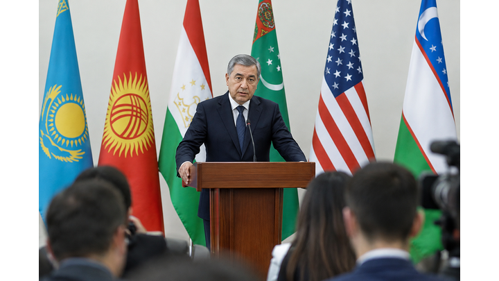 Diplomatic efforts increase for a potential trilateral summit on Ukraine