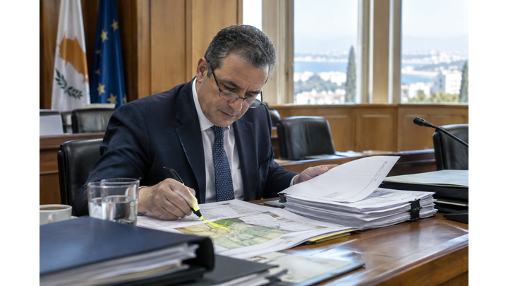 Parliamentary committee discusses property acquisition rules for foreigners
